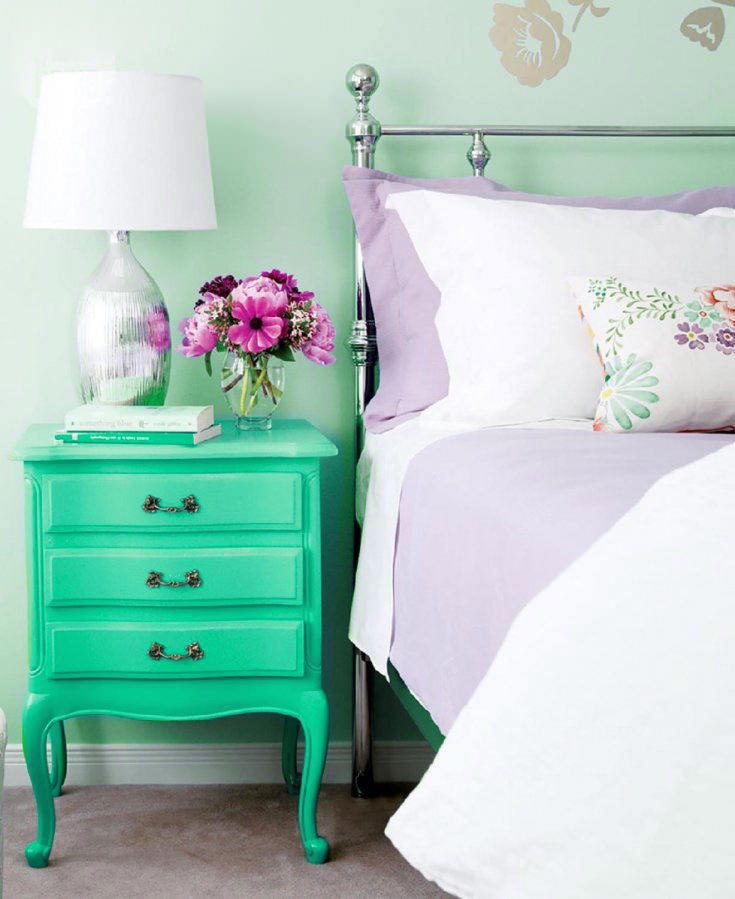 Lilac textiles and a mint bedside table in the bedroom of a private house