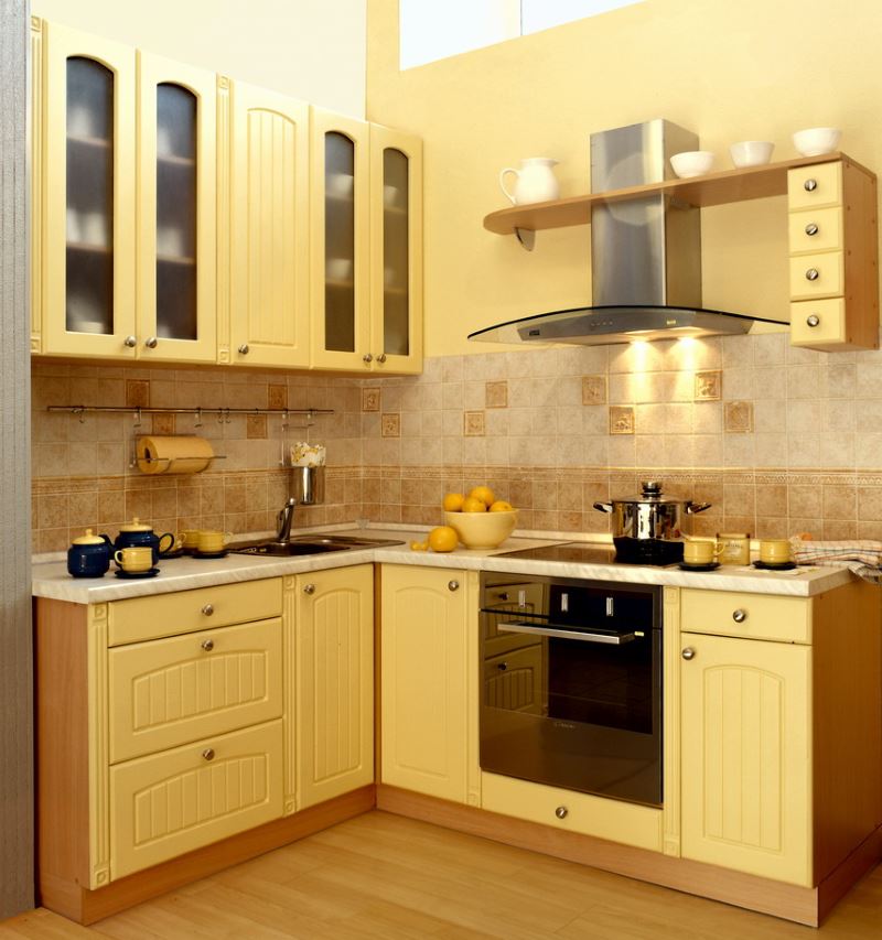 Yellow kitchen unit with an area of ​​10 square meters