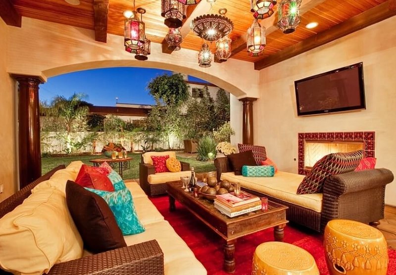 Moroccan-style living room lighting