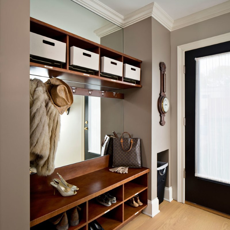 Open storage system for clothes and clothes in the corner hallway