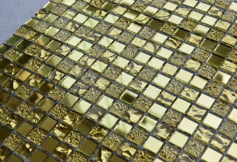 Foglio di mosaico di vetro dorato del mosaico