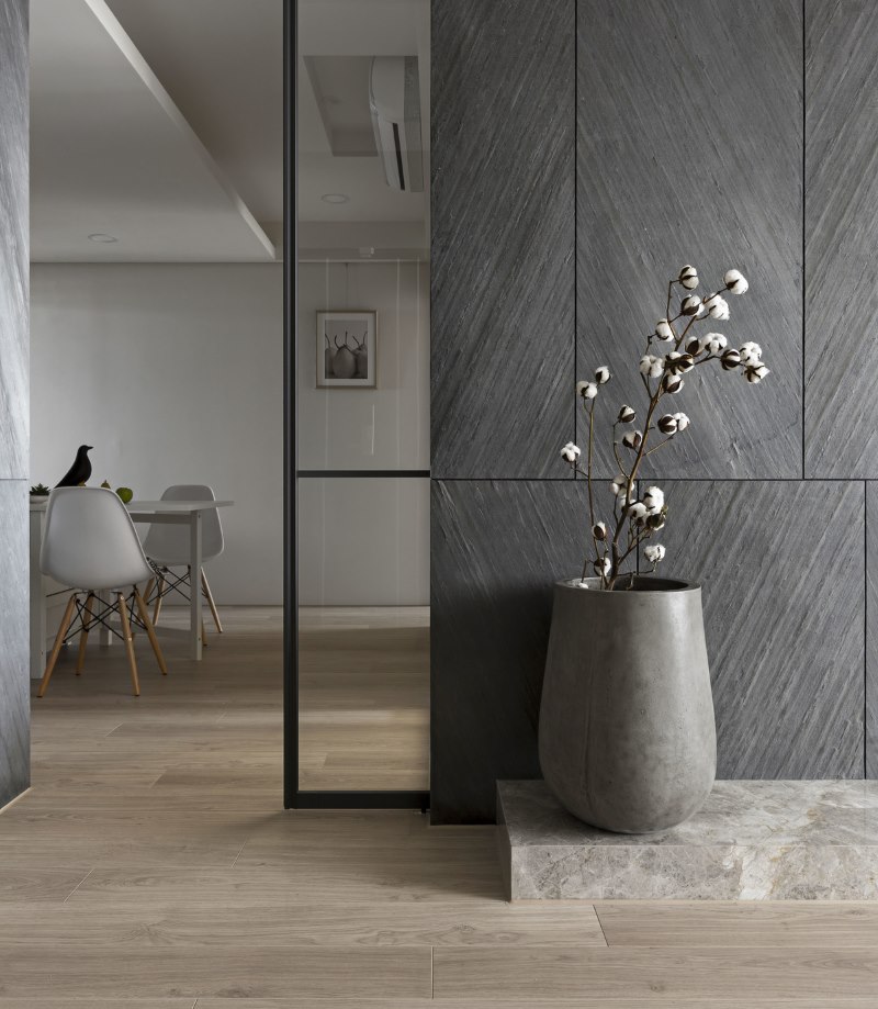 Interior design di una casa moderna nello stile del minimalismo