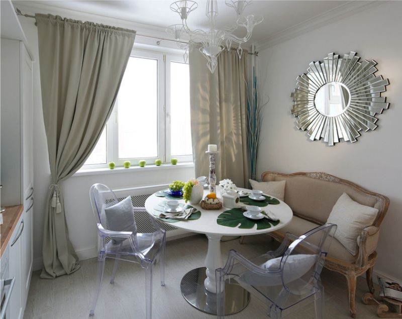 Decorating the dining area with a mirror