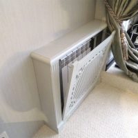 Screen of the heater with a hinged panel