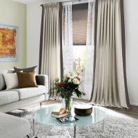 Combination of blinds with curtains in a bright living room