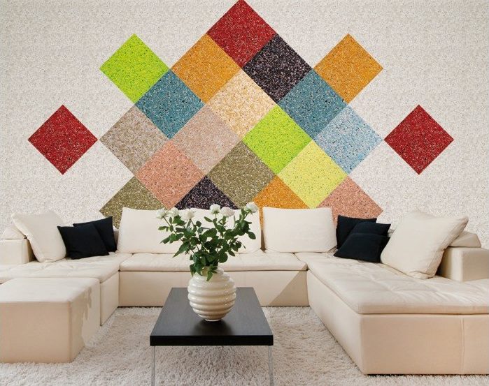 Sienų, esančių virš sofos, dekoravimas naudojant skystus tapetus