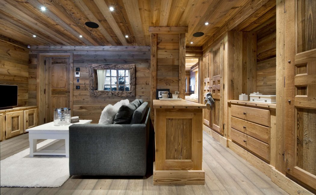Chalet-style wooden living room kitchen