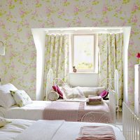 Paper wallpaper with floral patterns