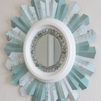 Mažo veidrodžio, pagaminto iš popieriaus, rėmas