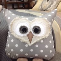 Owl-shaped decorative pillow