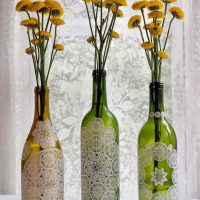 Vazos gėlėms iš senų vyno butelių