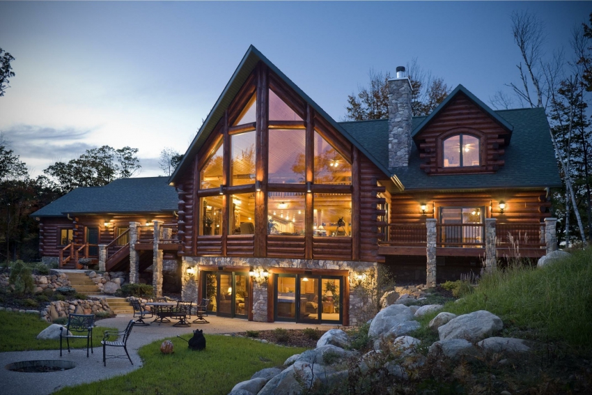 Photo of a chalet-style country house