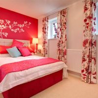 Crvena boja u dizajnu spavaće sobe