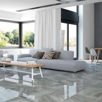 Ceramic floor with mirror surface