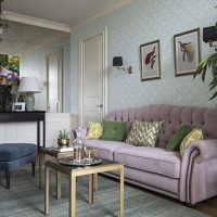Canapé classique avec revêtement lilas