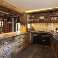 U-shaped wood kitchen