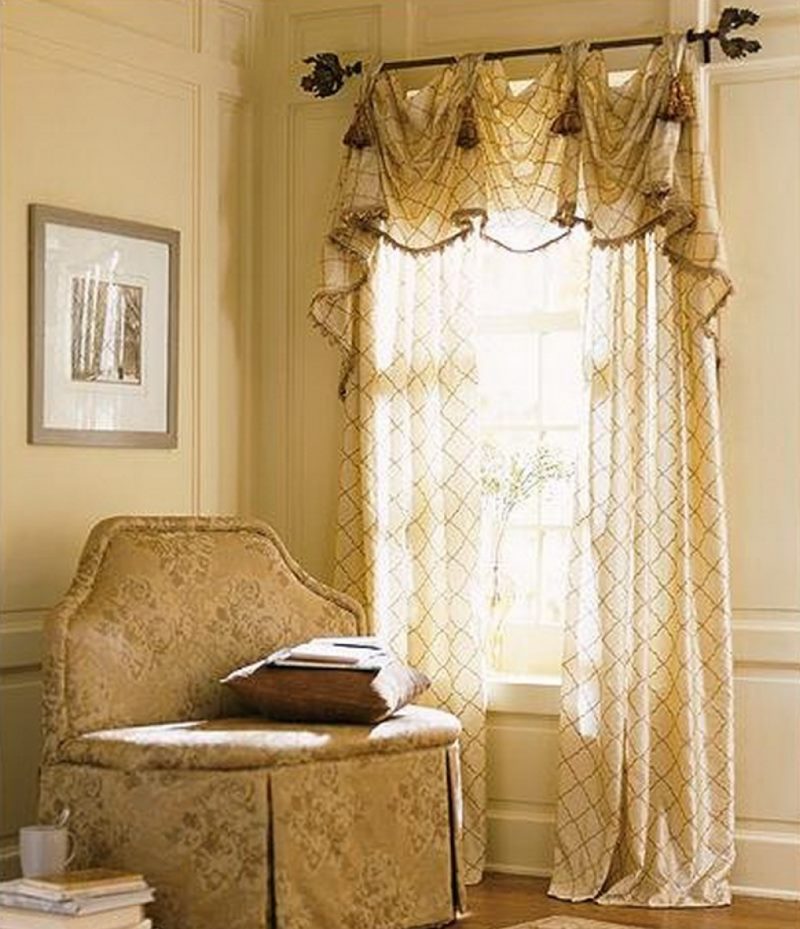 Italian curtains in the design of the living room