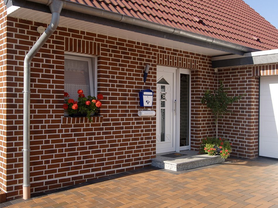 White grout between red bricks