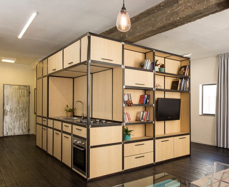 Furniture module in the form of a cube in the center of the apartment