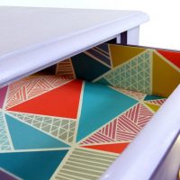 Incollare la superficie interna del cassetto con pellicola multicolore