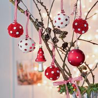 Festive decorations from ordinary cotton pads