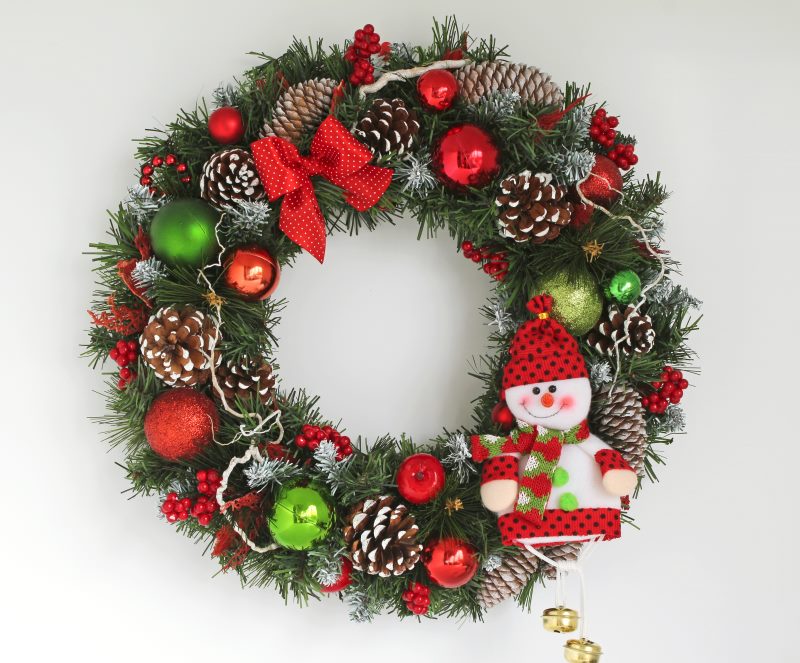 Christmas wreath from improvised materials