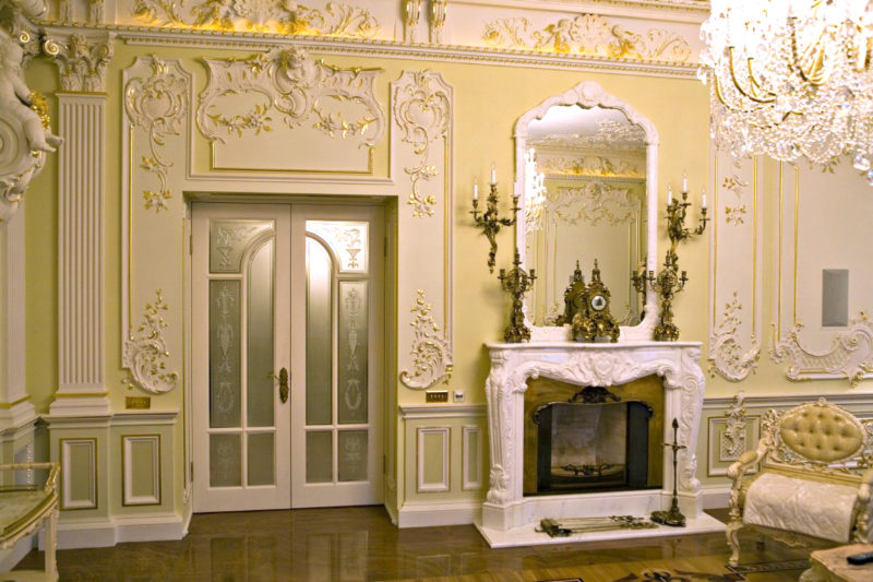 Gilded stucco molding on the wall of the room in antique style