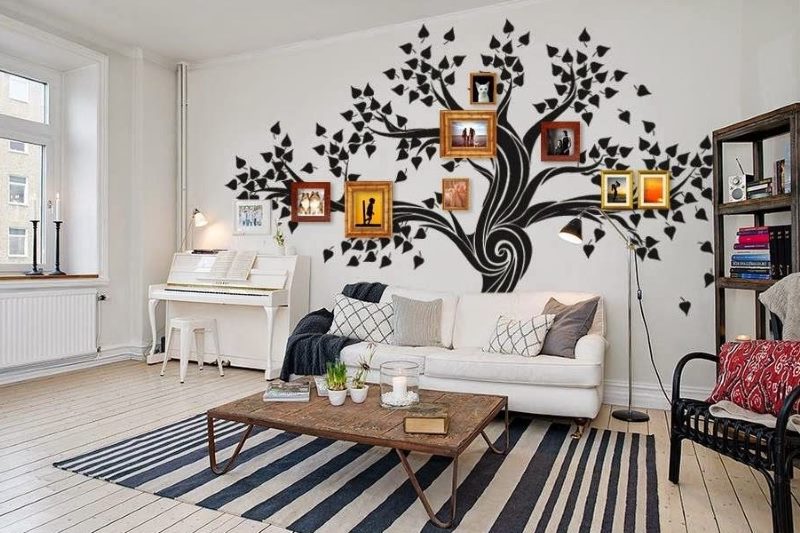 Sienų virš sofos dekoravimas su nuotraukomis kaip dalis