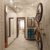Vélo sur le mur de la salle dans le style loft