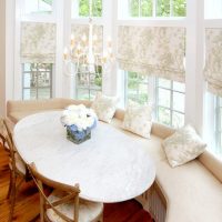 The design of the dining area in the bay window kitchen