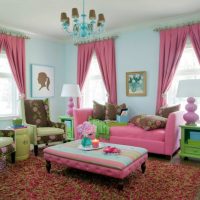 Decorazione della sala con tessuto rosa