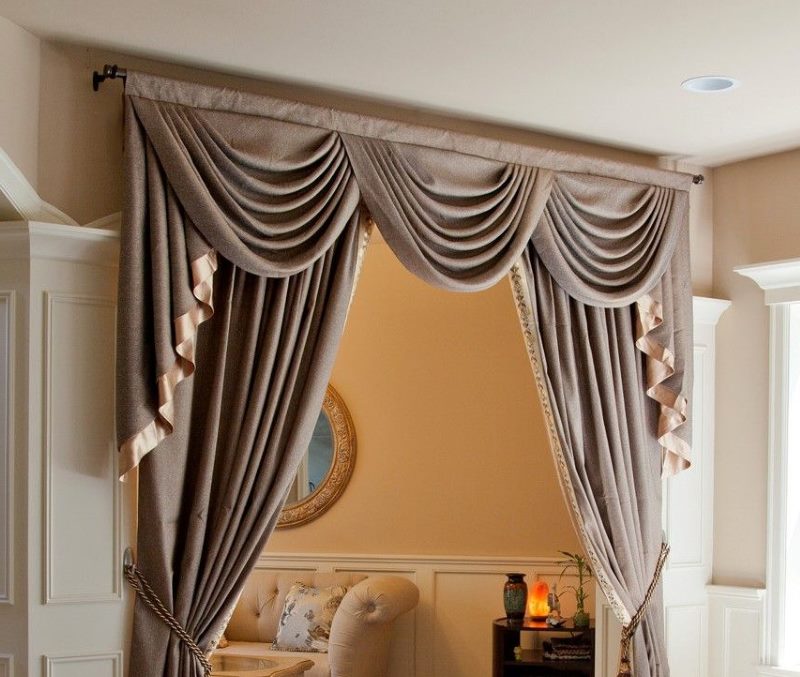 Curtains with triple lambrequin above the doorway
