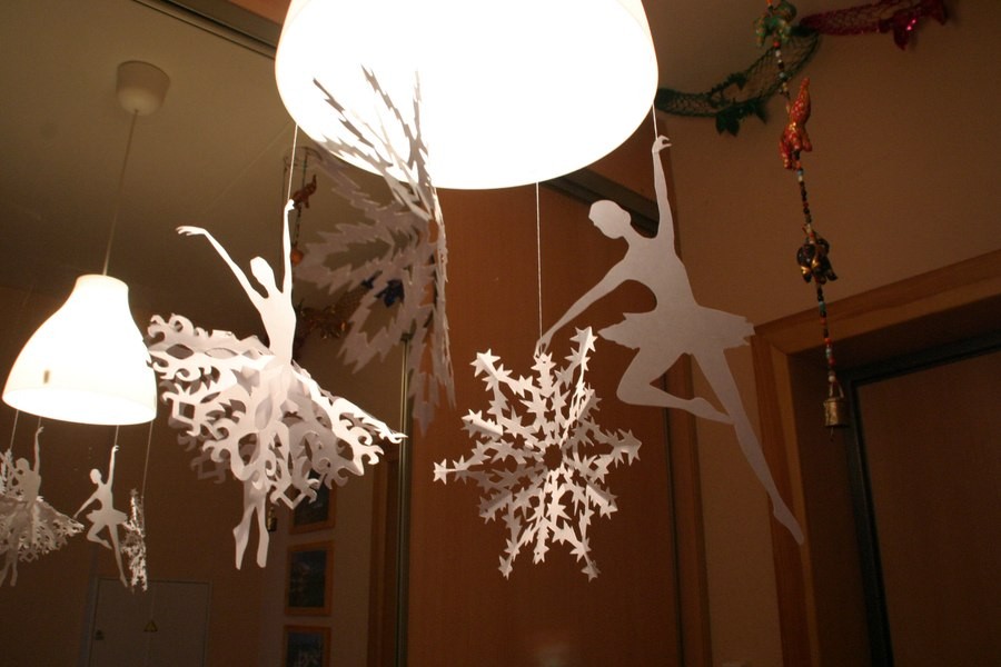 Christmas paper snowflakes on a living room lamp