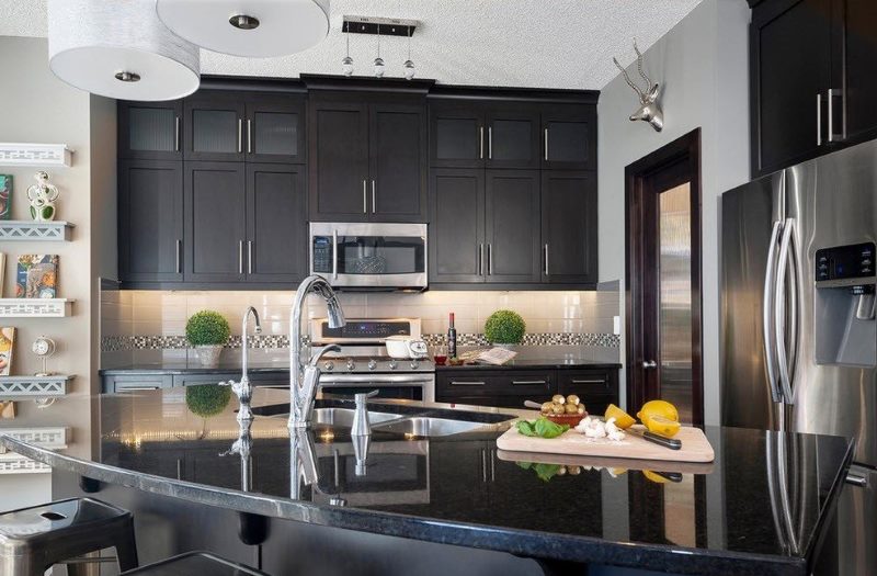 Design of the L-shaped kitchen in modern style
