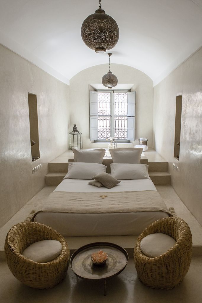 Oriental style narrow bedroom design