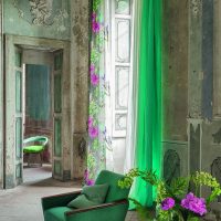Fauteuil vert dans un salon vintage