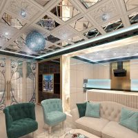 Modular ceiling with mirror inserts