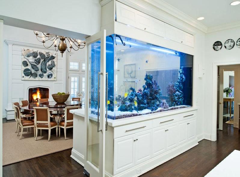 Built-in partition aquarium between the dining room and the living room