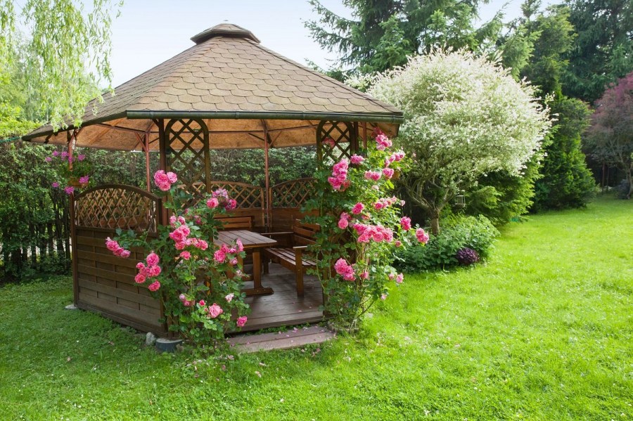 Decorating a garden gazebo with roses