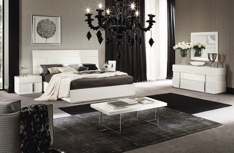 Черен полилей в спалнята в стил Арт Нуво