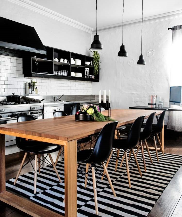 Black and white scandinavian style kitchen