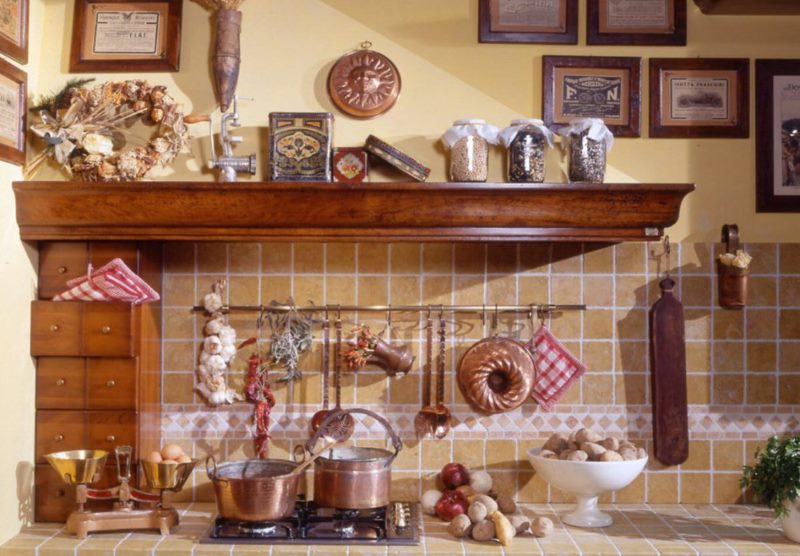 Decorating Italian cuisine with dishes