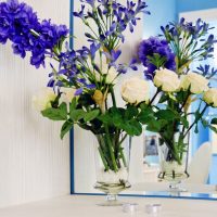Bouquet di fiori lilla e bianchi