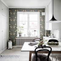 Floral wallpaper in the design of the kitchen