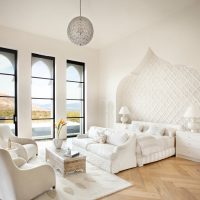 Бяла спалня в ориенталски стил