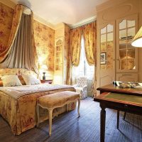Organizzazione dell'illuminazione in una camera da letto in stile provenzale