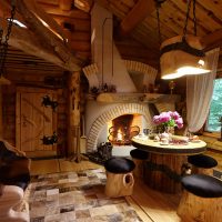 Furniture from hemp in a Russian log hut