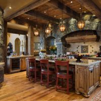 The combination of wood and stone in the design of the kitchen