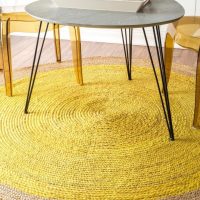 Round knitted carpet