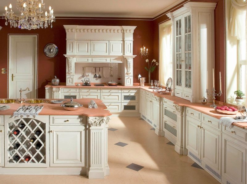 Kitchen unit with white facades in the Italian style